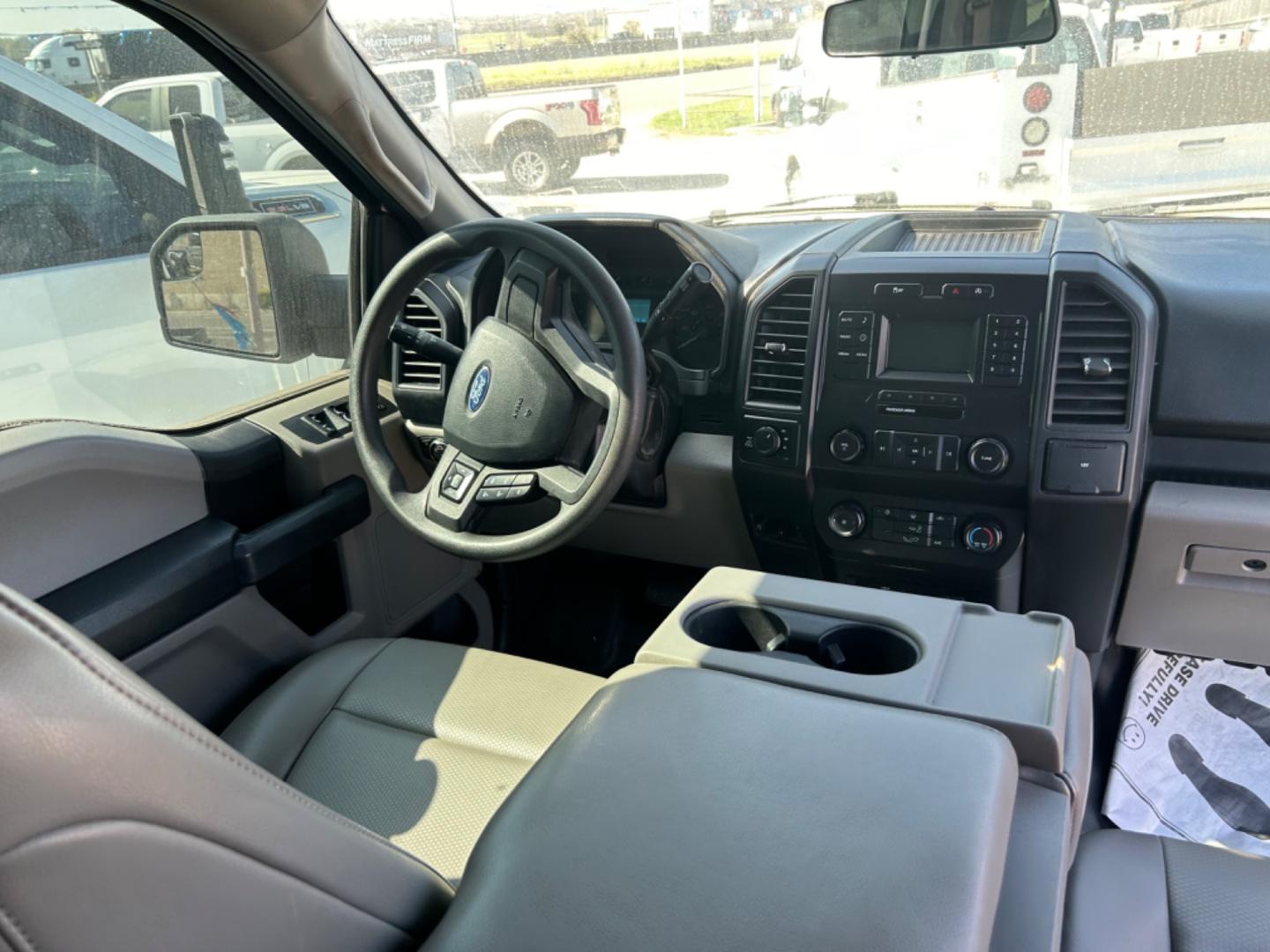 2019 White Ford F-150 XL SuperCab 6.5-ft. 4WD (1FTFX1E52KK) with an 5.0L V8 OHV 16V engine, 6A transmission, located at 1687 Business 35 S, New Braunfels, TX, 78130, (830) 625-7159, 29.655487, -98.051491 - Photo#5